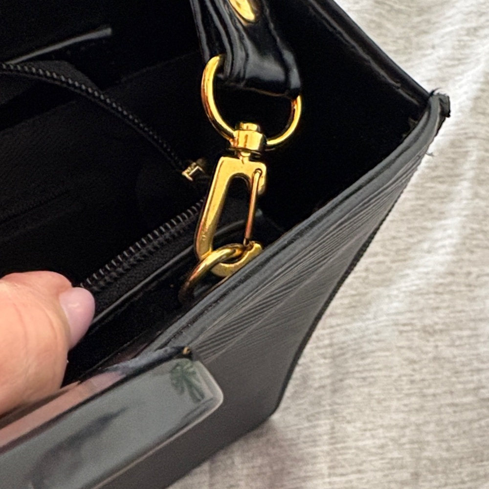Elegant Black Women's Handbag - Picture 5 of 8